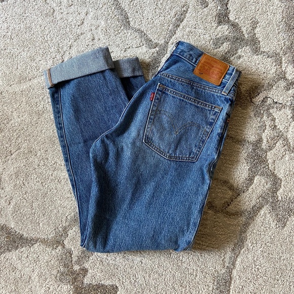 Levi's // Slightly Distressed 501 Jeans // Size 25 - Picture 1 of 12
